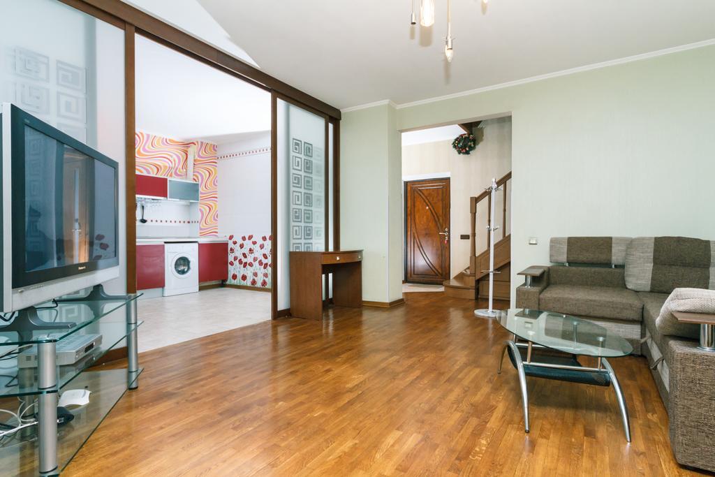 Two-Storey Apartment Near Iec كييف المظهر الخارجي الصورة