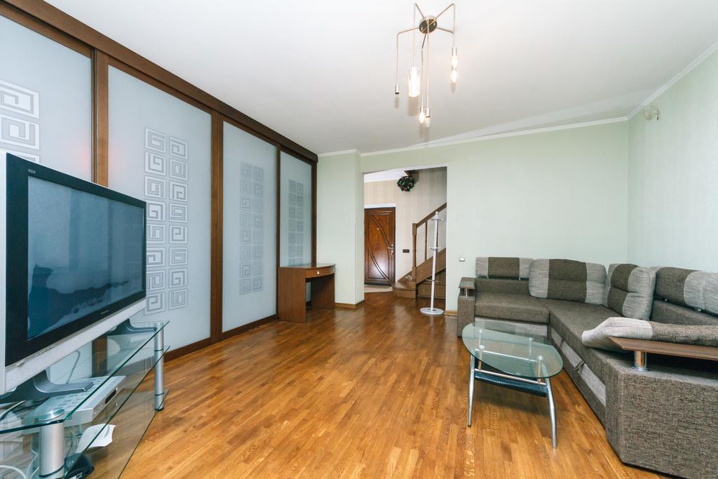 Two-Storey Apartment Near Iec كييف المظهر الخارجي الصورة