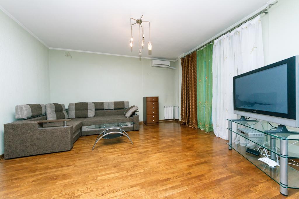 Two-Storey Apartment Near Iec كييف المظهر الخارجي الصورة