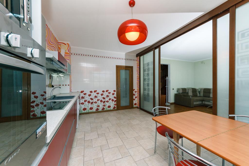 Two-Storey Apartment Near Iec كييف المظهر الخارجي الصورة